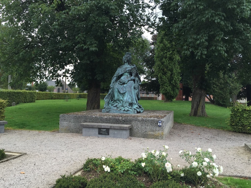 10868