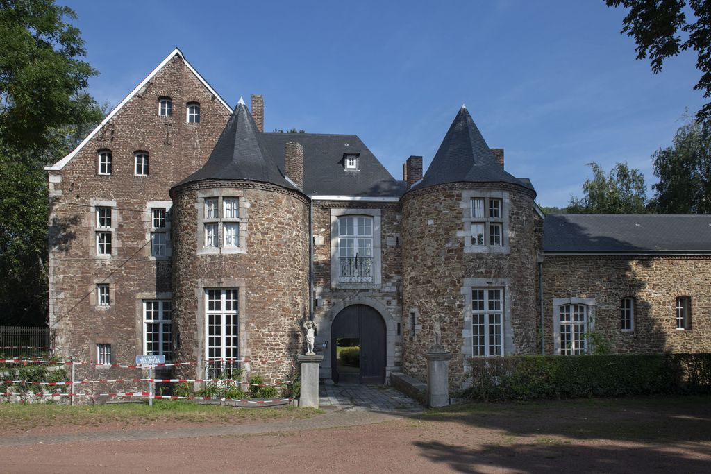 15649