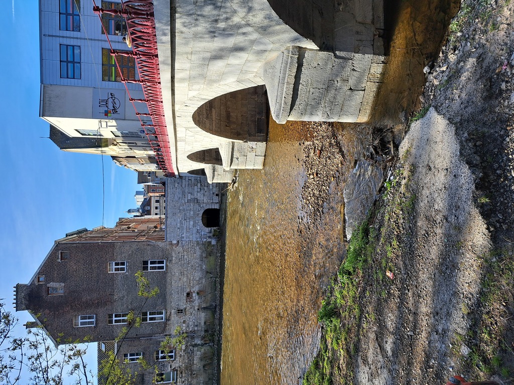 17885