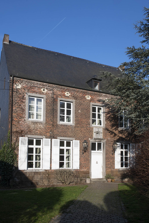17925